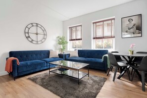 Unclassified image, 5 of 16, button