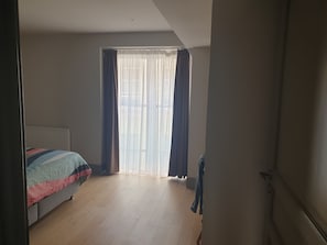 2 chambres, fer et planche à repasser, Wi-Fi, draps fournis