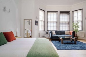 1 bedroom, desk, iron/ironing board, travel crib - Mayfair Studio Royale (Greater London)