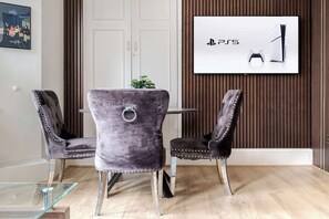 Interior - Stunning Apartment in the ❤️ of Mayfair ❄️ Air Conditioning | Sleeps 4 (Greater London)