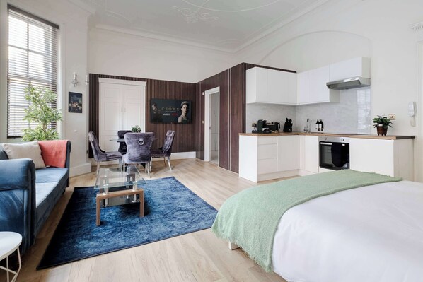 Unclassified image, 1 of 20, button