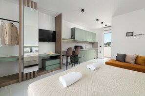 1 bedroom, in-room safe, iron/ironing board, free WiFi