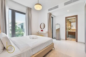 4 chambres, fer et planche à repasser, Wi-Fi, draps fournis