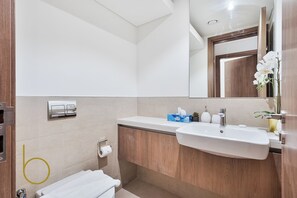 Dusche, Haartrockner, Bidet, Handtücher