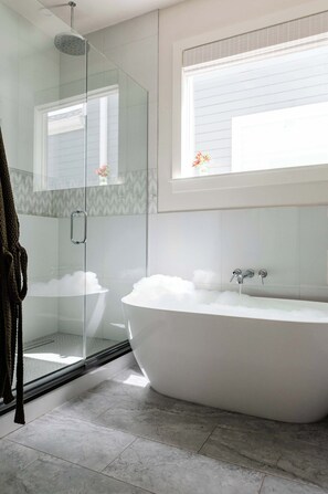 Shower, hair dryer, towels, shampoo - 2 Designer Homes, 14 Bedrooms | Walk to St Charles (New Orleans)
