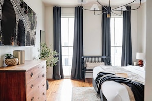 14 bedrooms, desk, travel crib, WiFi