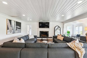 TV, offices - Luxury Desert Homes | Expansive Backyards (Scottsdale)