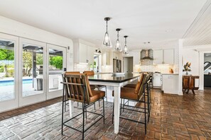 Dining - Luxury Desert Homes | Expansive Backyards (Scottsdale)