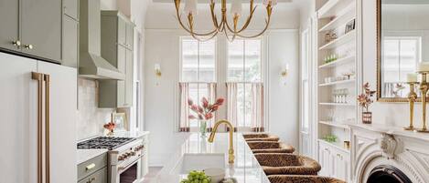 雪櫃、微波爐、焗爐、爐具