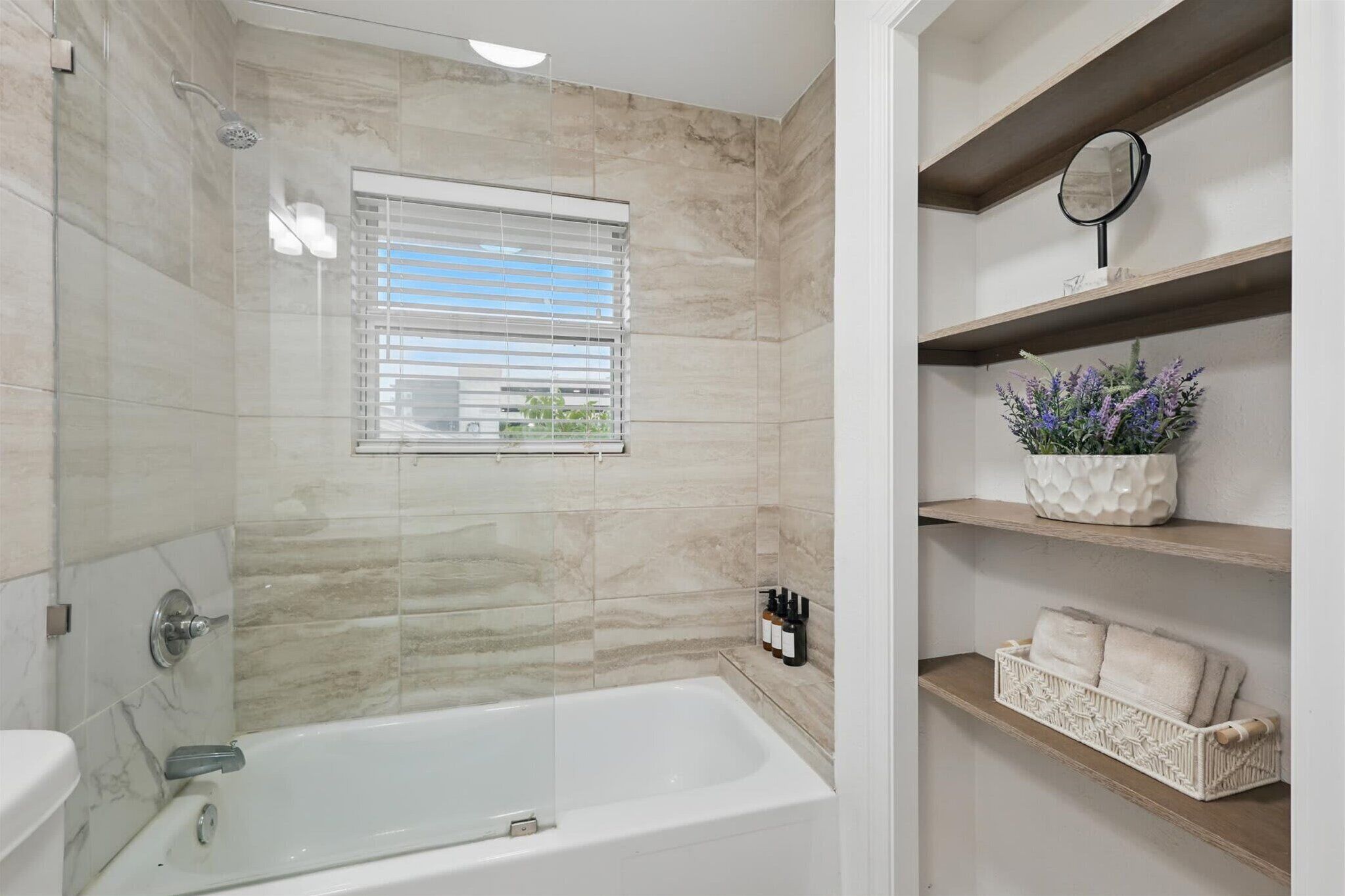 Shower, towels, shampoo
