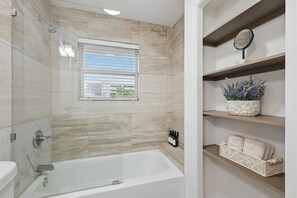 Shower, towels, shampoo - 2-BD/2-BA Apartment w Pool & Patio (Dallas)