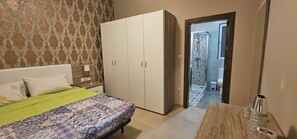 2 chambres, fer et planche à repasser, Wi-Fi, draps fournis