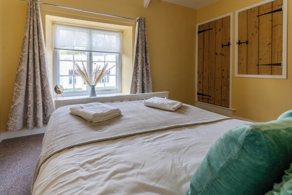 2 habitaciones, tabla de planchar con plancha, wifi y ropa de cama