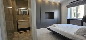 3 quartos, ferros/tábuas de passar roupa, Wi-Fi, roupa de cama
