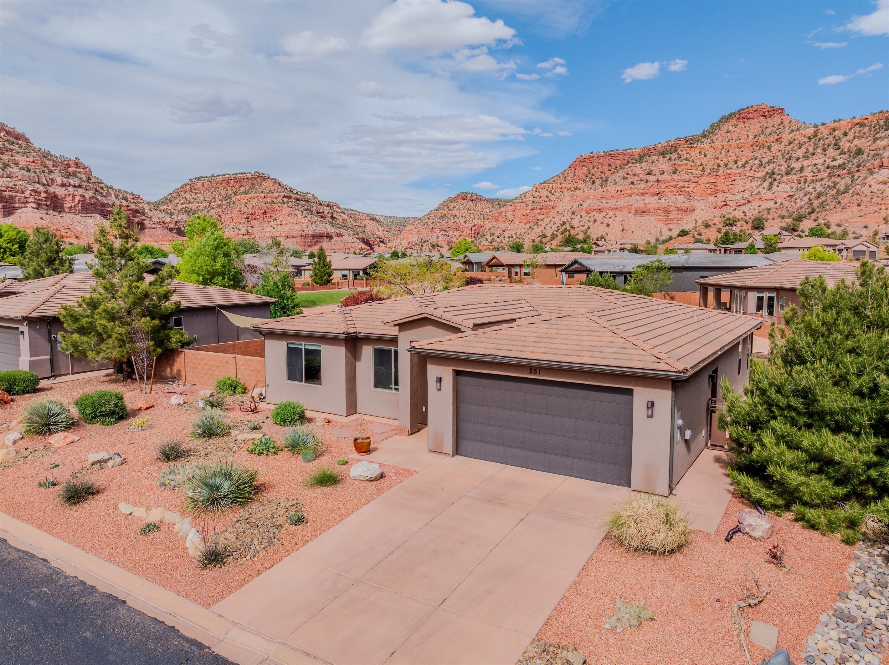 Welcome to Casa De Red Rock!