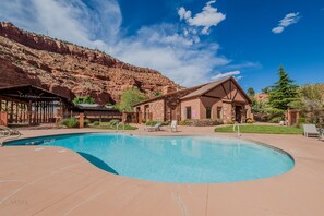 Innenpool, beheizter Pool