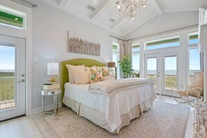 6 bedrooms, free WiFi - Breathe Easy - Beachfront - Pool & Spa -Elevator - Gated community - 5+ Bdrms (Crystal Beach)