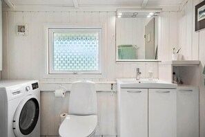 Bathroom - 3064 Stege - Mægleren 34 (Stege)