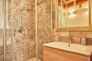 Shower, hair dryer, bidet, towels - Cala Rossa - Two Bedroom Apartment, Sleeps 4 (Syracuse)