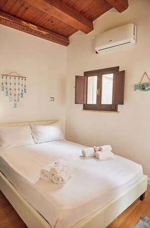 2 bedrooms, iron/ironing board, free WiFi, bed sheets - Cala Rossa - Two Bedroom Apartment, Sleeps 4 (Syracuse)