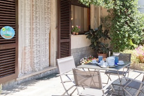 Outdoor dining - Casa La Palma - Two Bedroom Apartment, Sleeps 5 (San Giuliano Terme)
