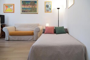 3 chambres, fer et planche à repasser, accès au Wi-Fi (inclus)