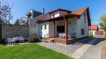 Family House, Multiple Bedrooms, 2 Bathrooms, Lakeside (Lakeside Serenity House) | Exterior