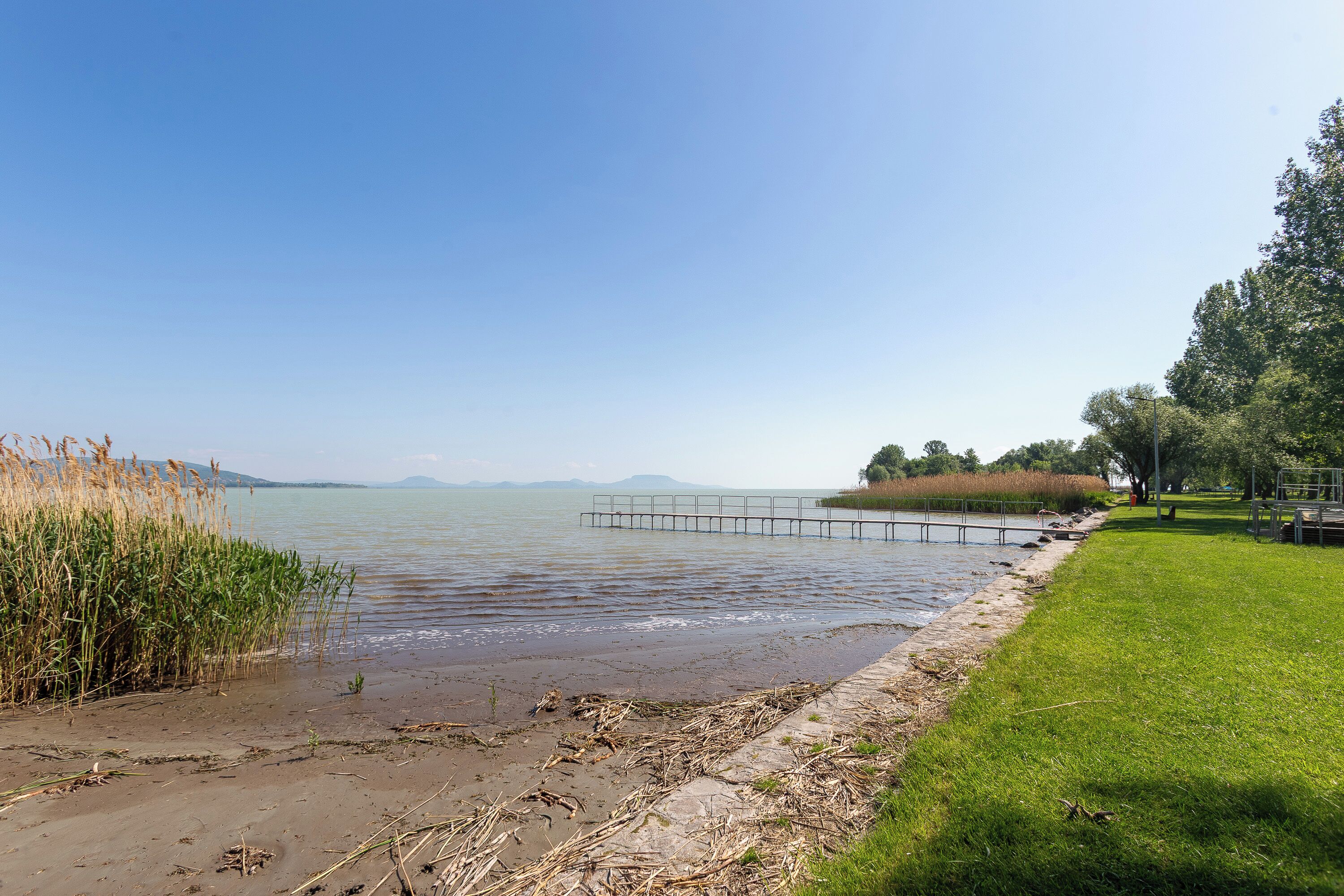 Rumah Keluarga, beberapa kamar, 2 kamar mandi, tepi danau (Lakeside Serenity House) | Pantai