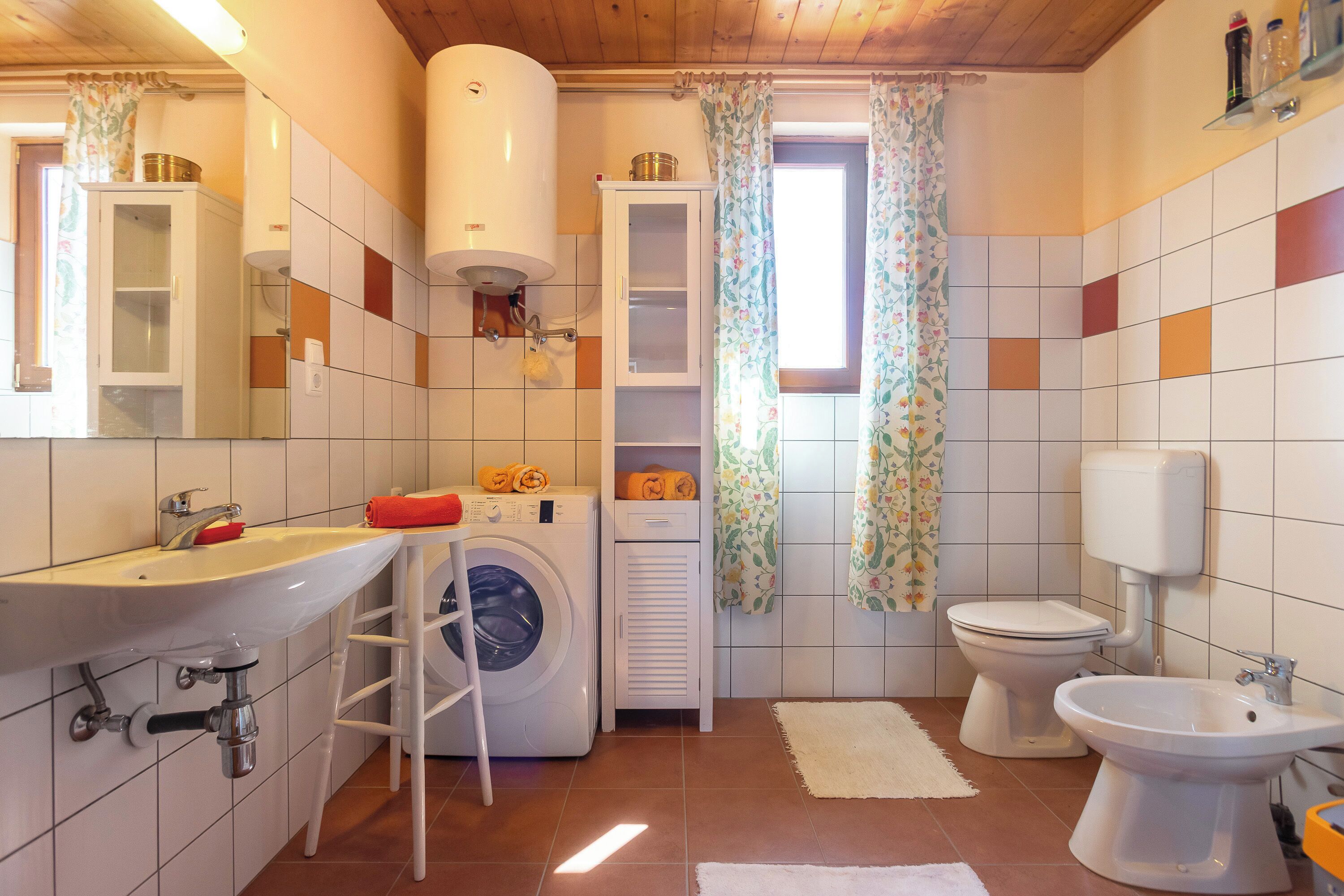 Family House, 3 Bedrooms, 2 Bathrooms, Lakeside (Lakeside Serenity House) | Bathroom