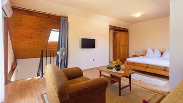 3 bedrooms, free WiFi, bed sheets