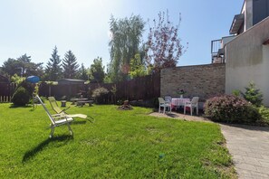 Family House, Multiple Bedrooms, 2 Bathrooms, Lakeside (Lakeside Serenity House) | Outdoor dining