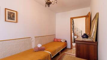 Family House, Multiple Bedrooms, 2 Bathrooms, Lakeside (Lakeside Serenity House) | Interior