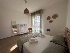 3 chambres, fer et planche à repasser, Wi-Fi gratuit, draps fournis