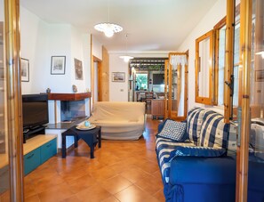 Smart TV, fireplace - L'Isola nell'Isola Country House (Ragusa)