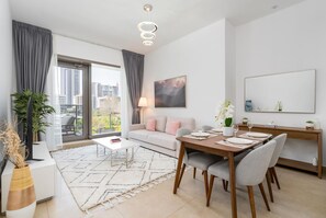 2 bedrooms - Exclusive 1 Bedroom Marina View (Dubai)