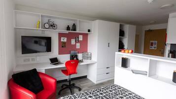 Studio, Non Smoking | Blackout drapes, free WiFi