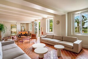 TV connectée, baby-foot, table de tennis de table