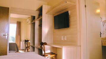 ห้องดีลักซ์ | โต๊ะทำงาน, พื้นที่ทำงานแบบใช้แล็ปท็อป, Wi-Fi ฟรี