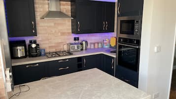 Nhà | Bếp riêng | Tủ lạnh, lò vi sóng, lò nướng, bếp nấu