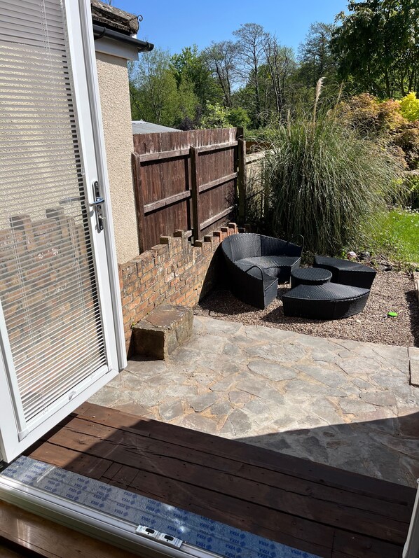 House | Terrace/patio - Cardiff - Sleeps 7 - Parking - Jacuzzi - Garden (Cardiff)