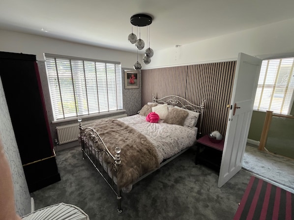 House | 3 bedrooms, free WiFi, bed sheets