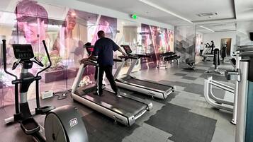 Habitación, 1 habitación, con acceso para personas discapacitadas, para fumadores | Sala de fitness