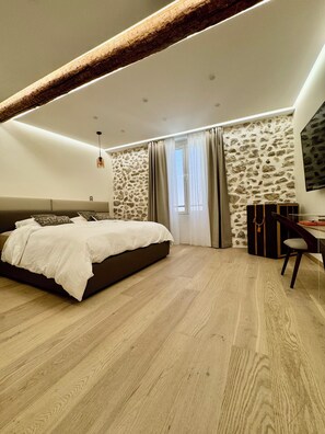 2 Schlafzimmer, Zimmersafe, Schreibtisch, Bügeleisen/Bügelbrett
