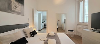 Palazzo Galileo, your home by the sea, on the pedestrian island of St. Benedict.