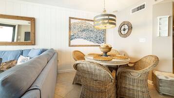 Condo, 2 quartos | Parte interna