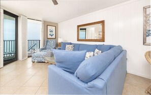 Condo, 2 Bedrooms | Living area