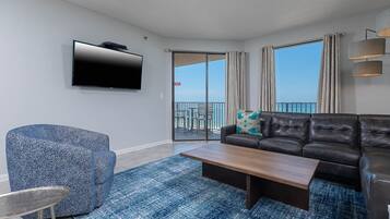 Condo, 3 Bedrooms | Living area