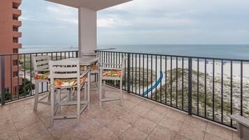 Condo, 2 Bedrooms | Outdoor dining