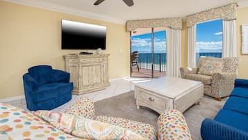 Condo, 2 Bedrooms | Living area