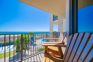 Condo, 3 Bedrooms | Property grounds